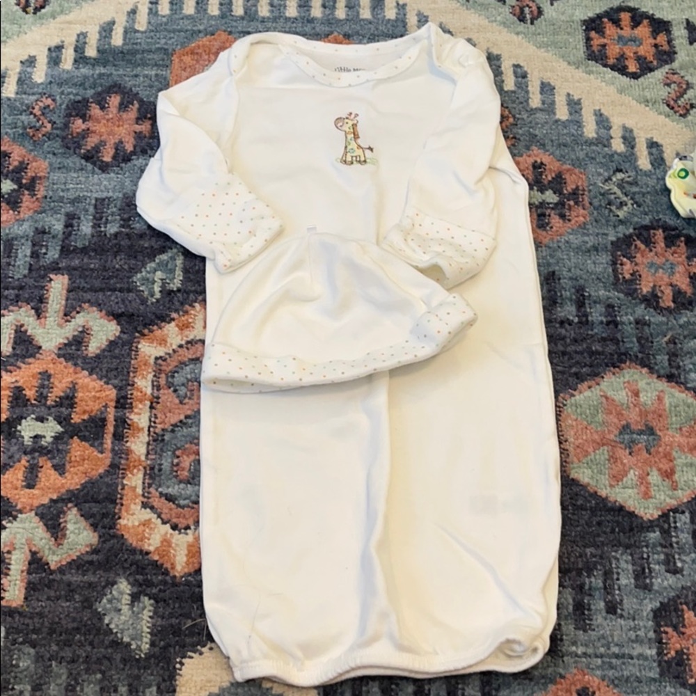 0-3 month gown with hat set giraffe polka dot